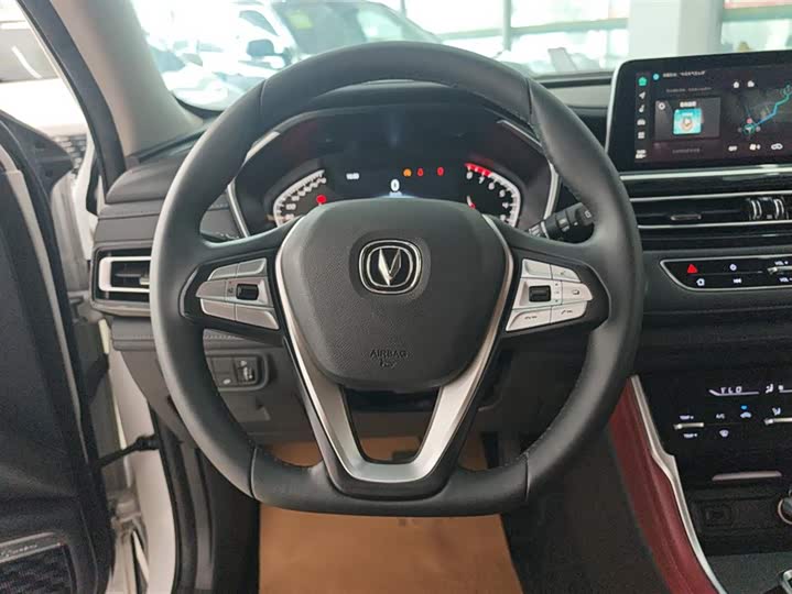 Фото 15 - Changan CS75