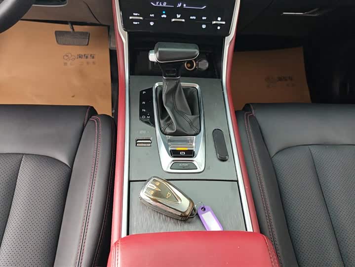 Фото 16 - Changan CS75