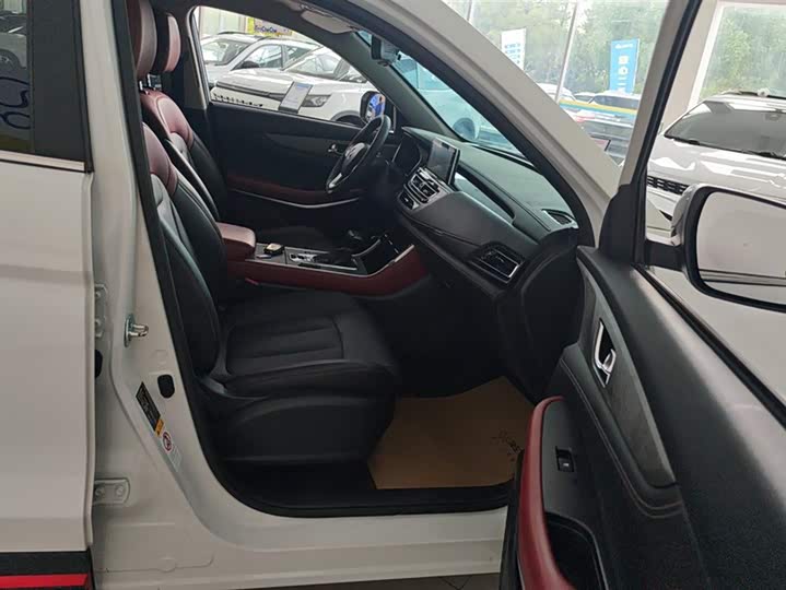 Фото 8 - Changan CS75