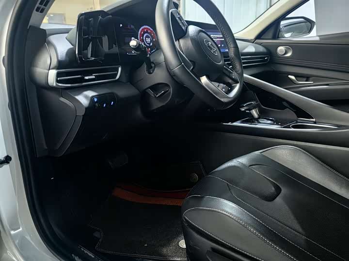 Фото 10 - Hyundai Elantra N line