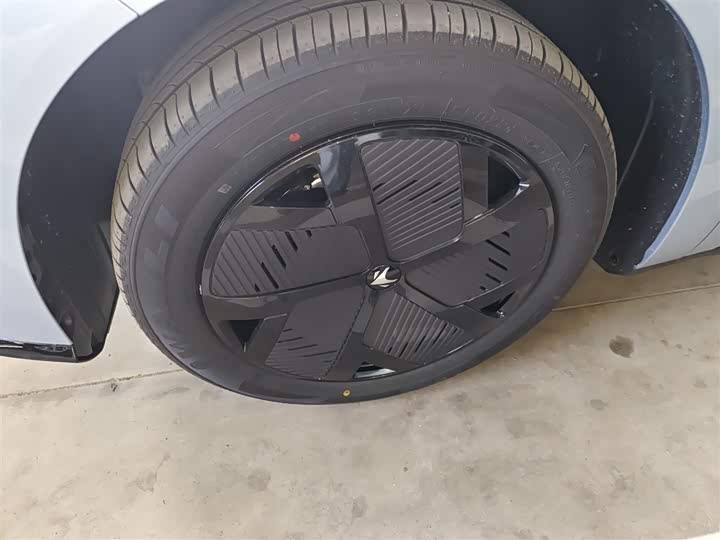 Фото 22 - BAIC Arcfox T1