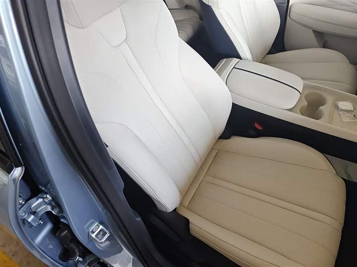 Фото 24 - BAIC Arcfox T1