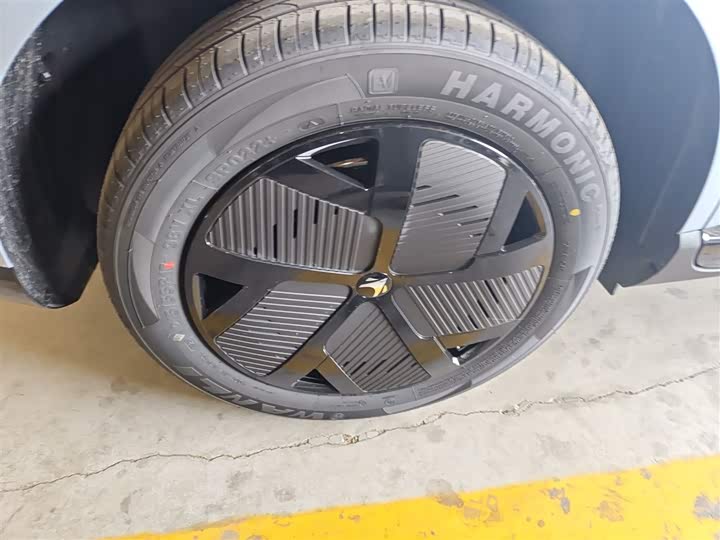 Фото 25 - BAIC Arcfox T1