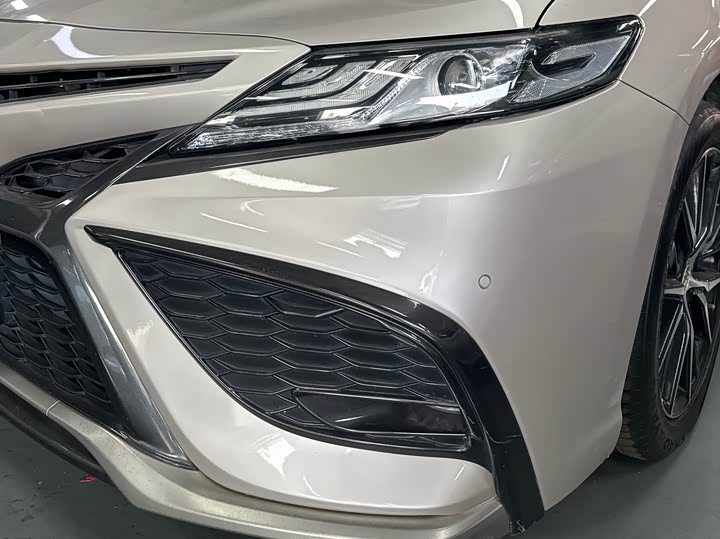 Фото 10 - Toyota Camry