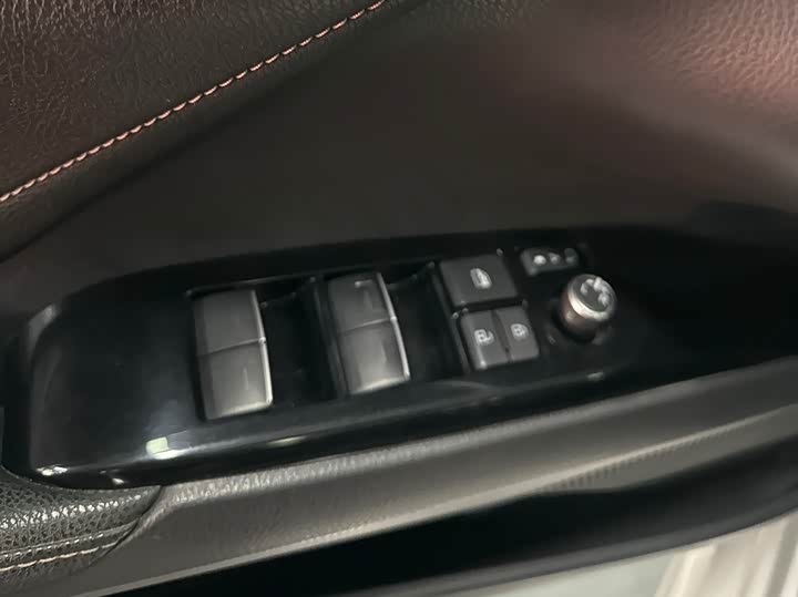 Фото 17 - Toyota Camry