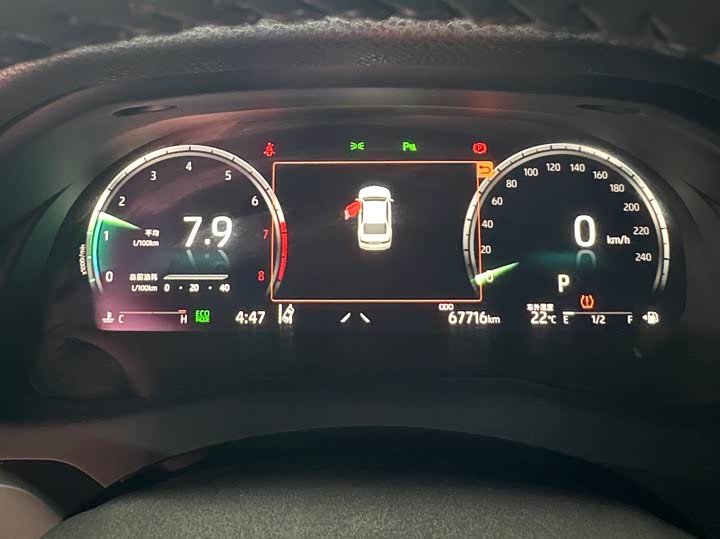 Фото 19 - Toyota Camry