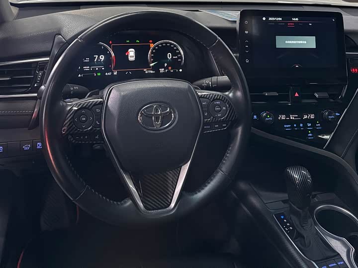 Фото 20 - Toyota Camry