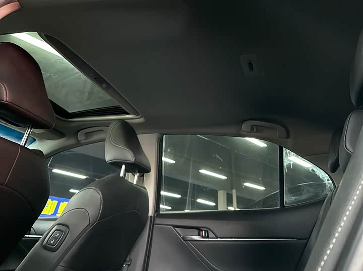 Фото 23 - Toyota Camry