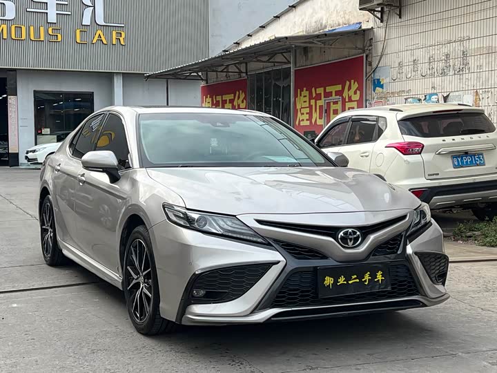 Фото 3 - Toyota Camry