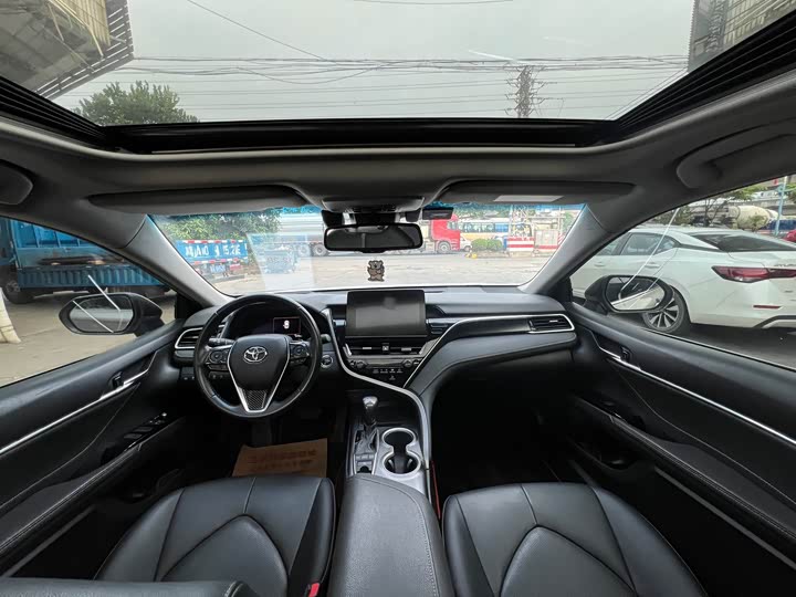 Фото 5 - Toyota Camry