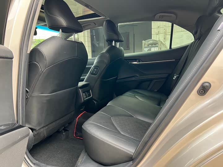 Фото 6 - Toyota Camry