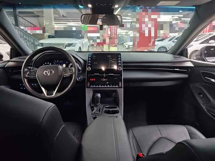 Фото 10 - Toyota Avalon