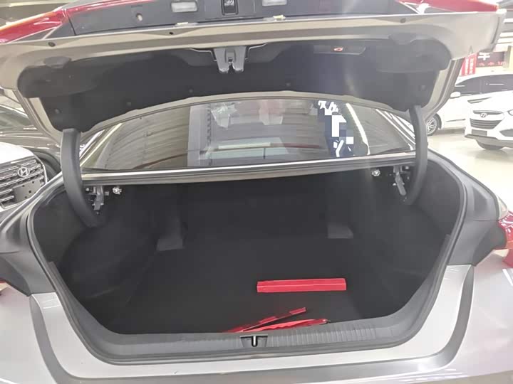 Фото 19 - Toyota Avalon