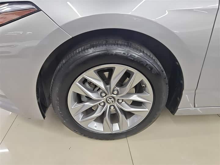 Фото 23 - Toyota Avalon