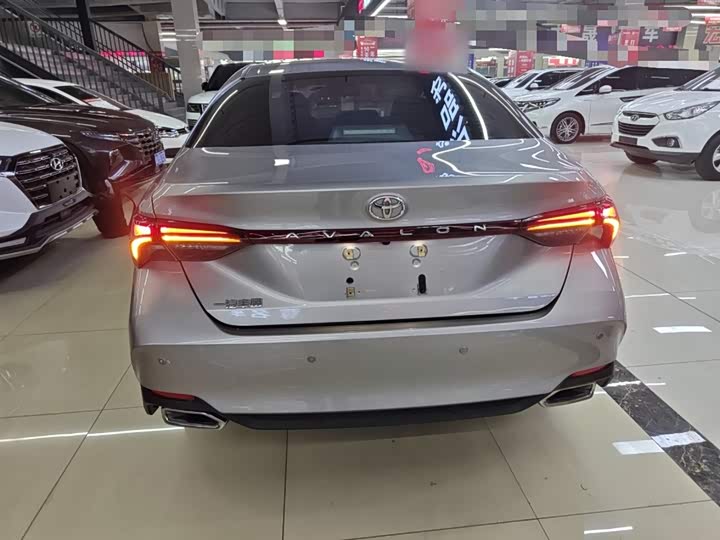 Фото 6 - Toyota Avalon