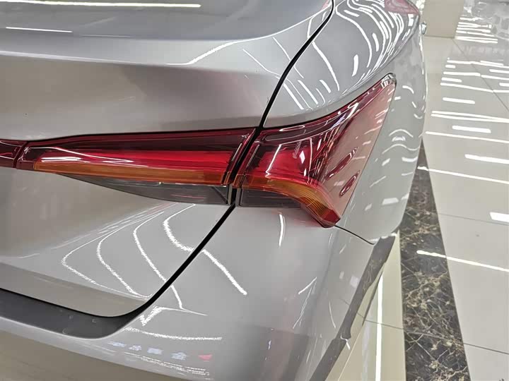 Фото 8 - Toyota Avalon