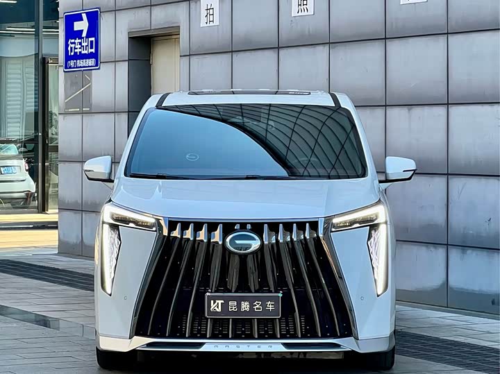 Фото 2 - GAC Trumpchi M8