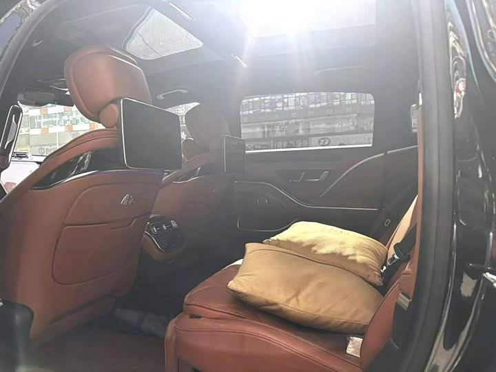 Фото 4 - Mercedes-Benz Maybach S-Class