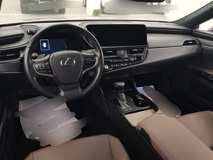 Фото 12 - Lexus ES