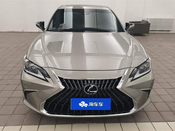 Фото 2 - Lexus ES