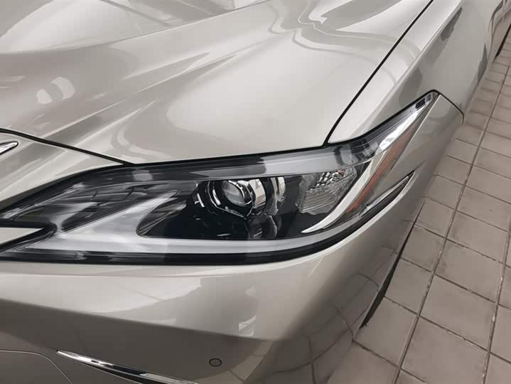 Фото 5 - Lexus ES