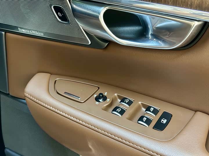 Фото 19 - Volvo S90 Hybrid