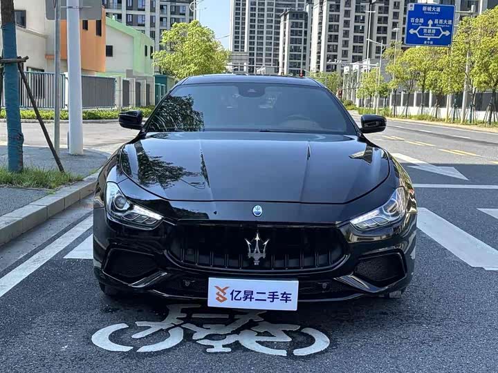 Фото 2 - Maserati Ghibli