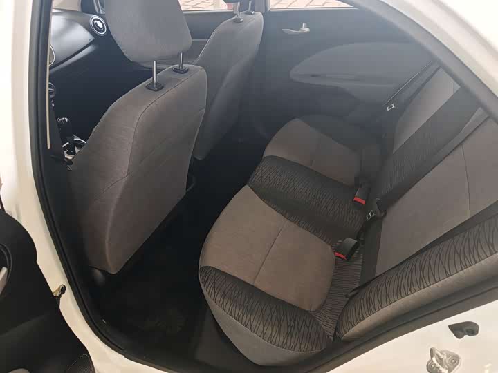 Фото 5 - Kia Pegas