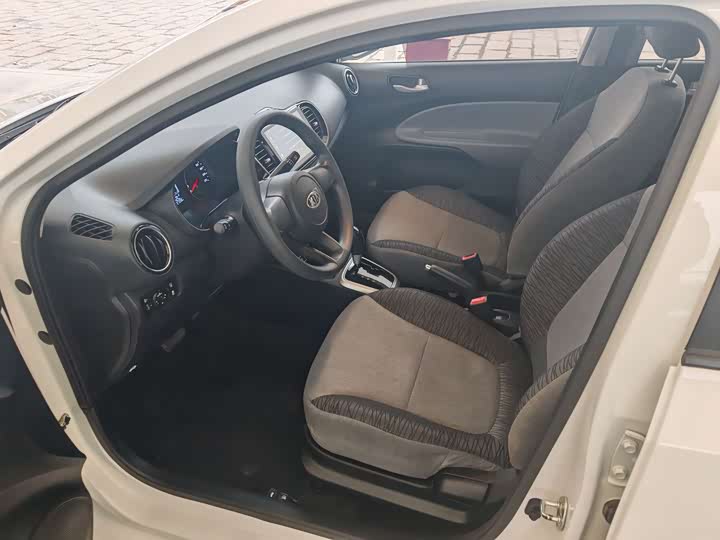 Фото 6 - Kia Pegas