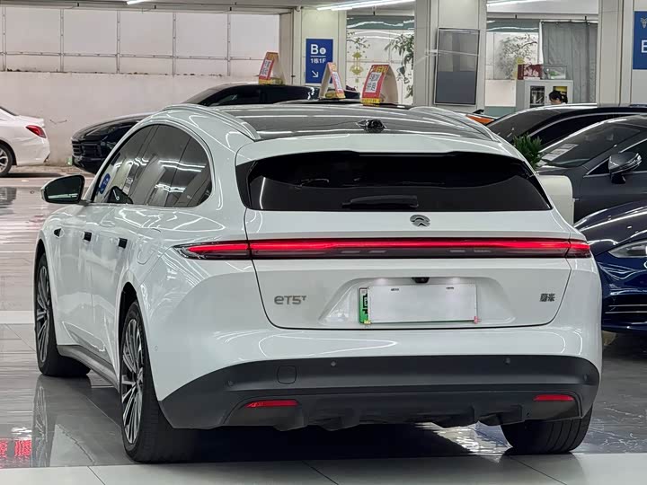 Фото 10 - Nio ET5T
