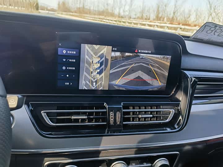 Фото 12 - Hongqi HS5