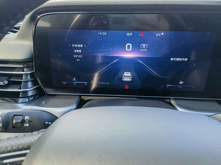 Фото 14 - Hongqi HS5