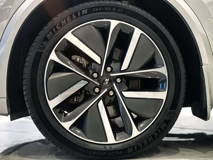 Фото 7 - LiXiang L9