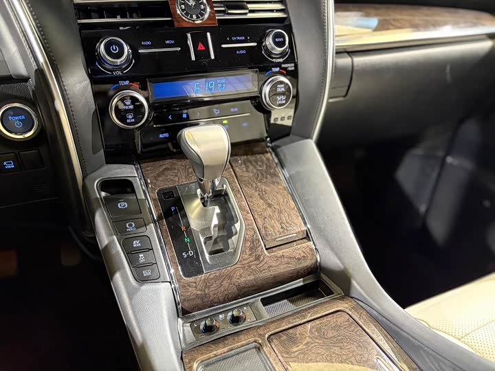 Фото 12 - Toyota Vellfire