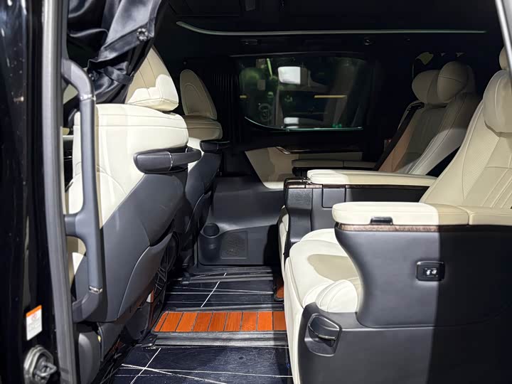 Фото 13 - Toyota Vellfire