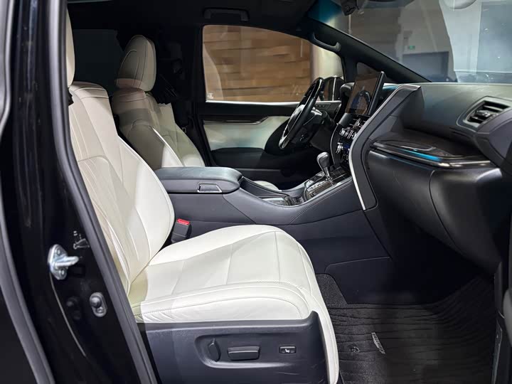 Фото 19 - Toyota Vellfire