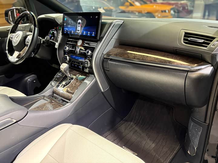 Фото 20 - Toyota Vellfire