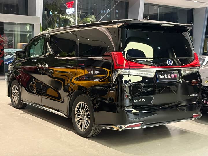 Фото 4 - Toyota Vellfire