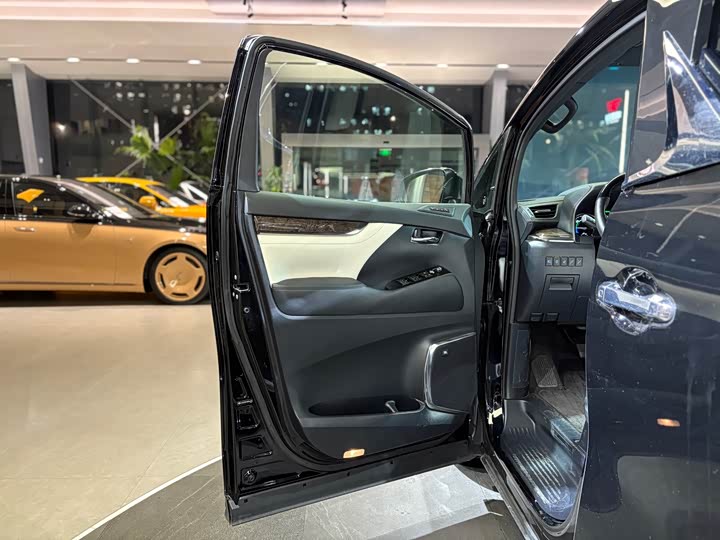 Фото 6 - Toyota Vellfire