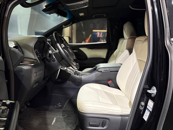 Фото 7 - Toyota Vellfire