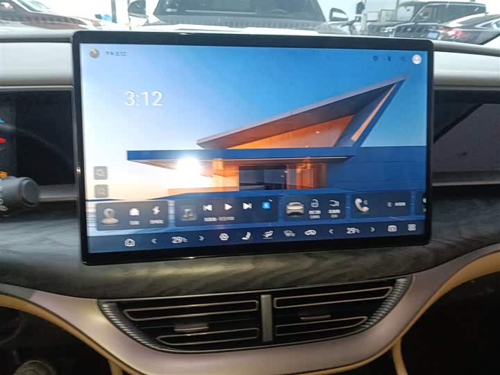 Фото 13 - Denza D9