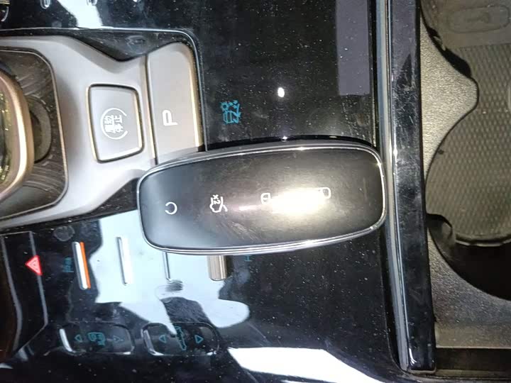 Фото 9 - Denza D9