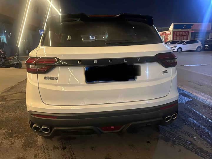 Фото 10 - Geely Coolray