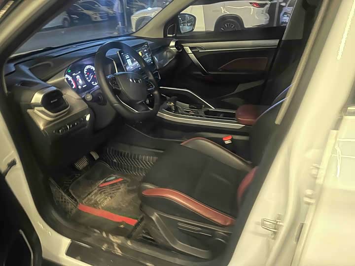 Фото 3 - Geely Coolray