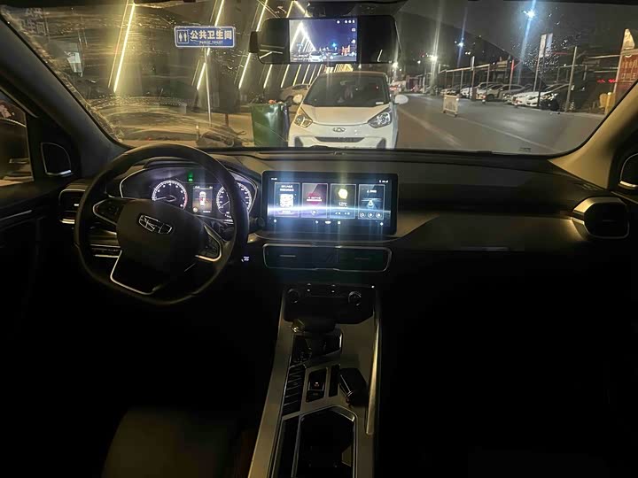 Фото 5 - Geely Coolray