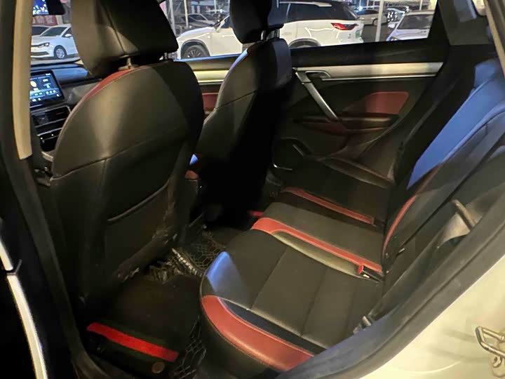 Фото 7 - Geely Coolray