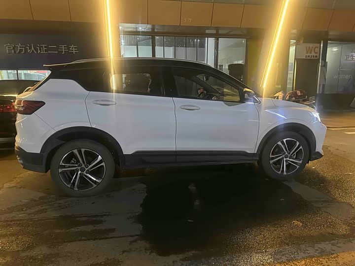 Фото 8 - Geely Coolray