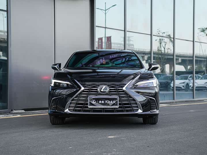 Фото 2 - Lexus ES