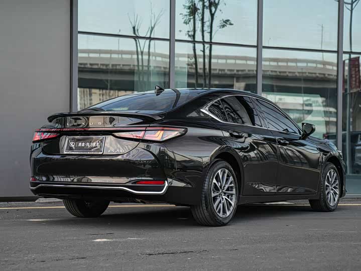 Фото 4 - Lexus ES