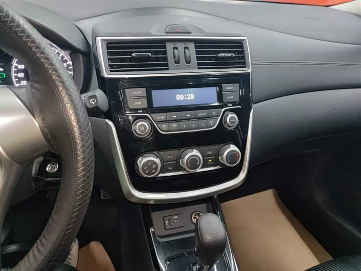 Фото 13 - Nissan Tiida